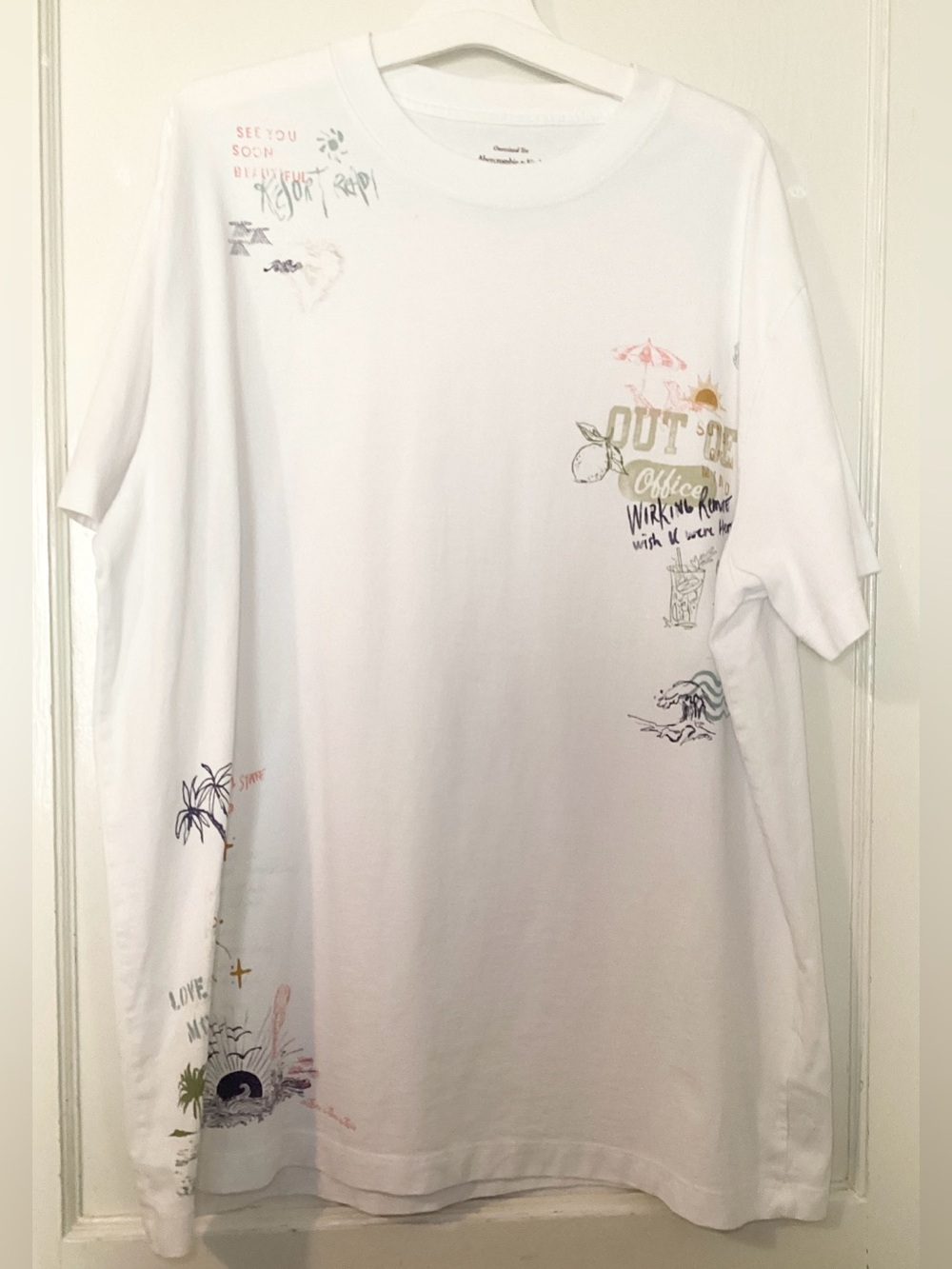 A&F Women’s Oversized Beach Doodle Graphic Tee Large